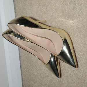 Aldo heels, gold, size 7.5 never worn